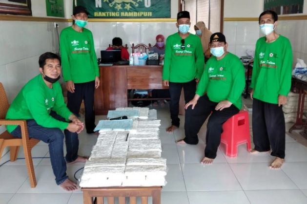 Relawan PMI Jember dari Ormas NU