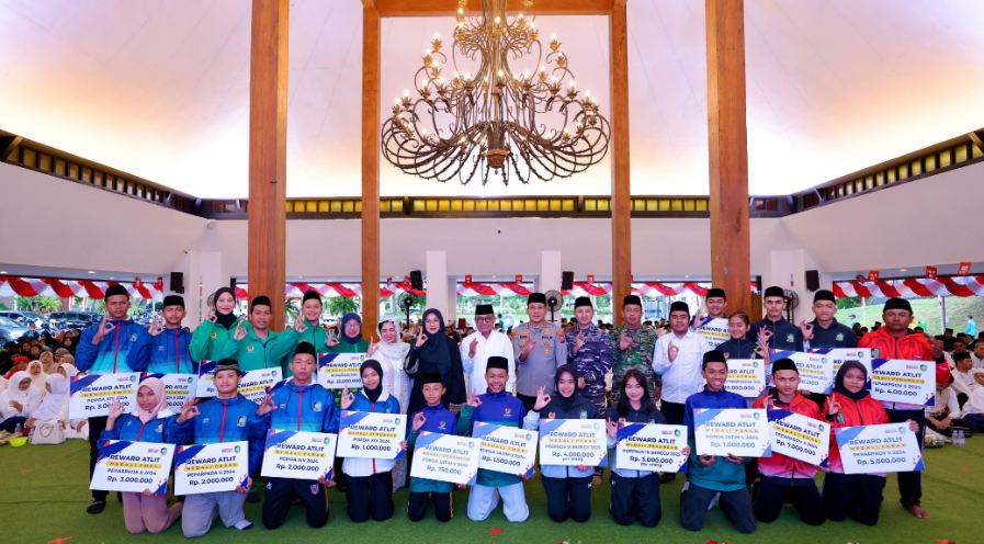389 Atlet dan Pelatih Banyuwangi Terima Reward dari Bupati Ipuk