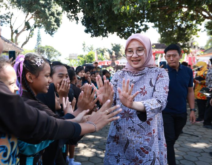 Bupati Ipuk Menyapa Murud SDN 2 Tulungrejo Kecamatan Glenmore