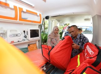 Bupati Banyuwangi Serahkan 7 Unit Mobil Ambulans ke Puskesmas