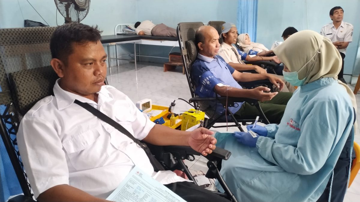 Donor Darah di SMAN 3 Jember