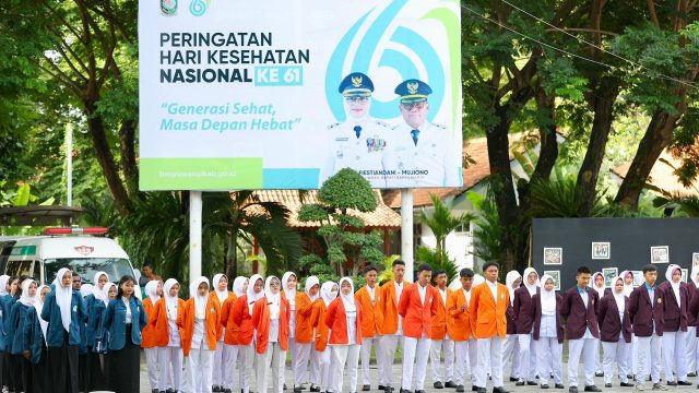 upacara peringatan Hari Kesehatan Nasional (HKN) ke-61 di halaman Kantor Bupati