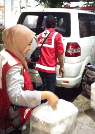 PMI Jember Salurkan Nasi Bungkus untuk Warga Terdampak Banjir