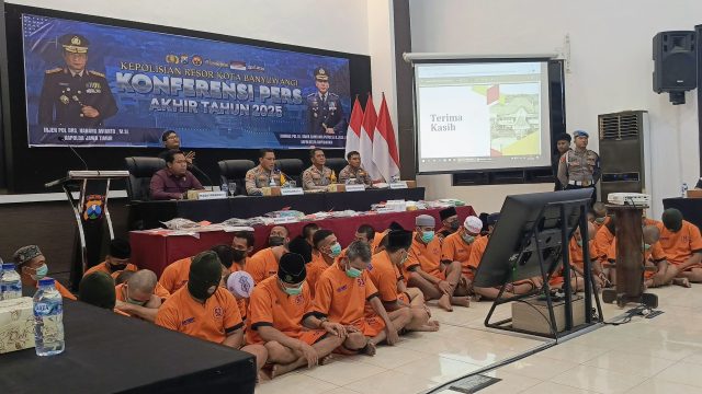 Kapolresta Banyuwangi menyampaikan rilis akhir tahun 2025