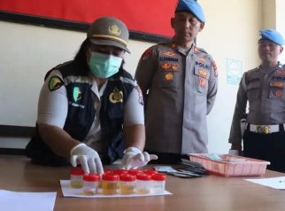 Sipropam Polres Tanah Karo Rutin Cek Urine Personel