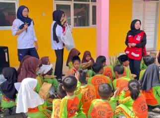 KSR PMI Jember Gelar Siaga Mula Bencana di SDN Sukorambi 02