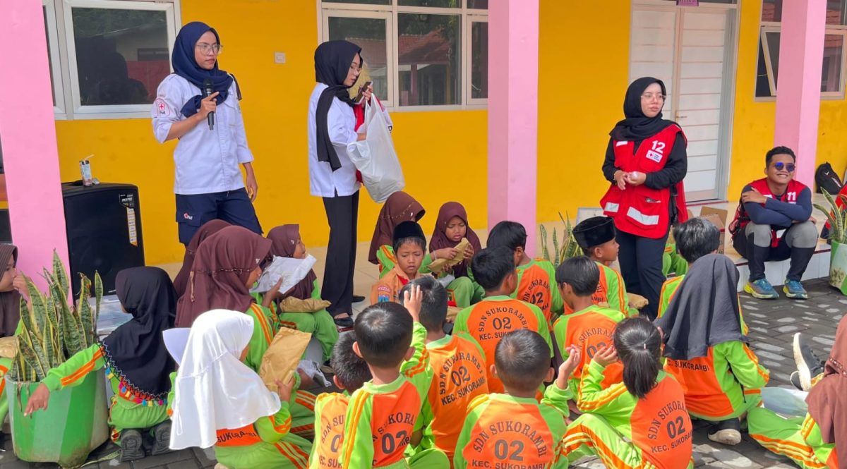 KSR PMI Jember Gelar Siaga Mula Bencana di SDN Sukorambi 02