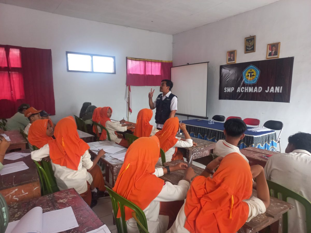 Siswa SMP Ahmad Jani Puger Ikuti Simulasi Gempa