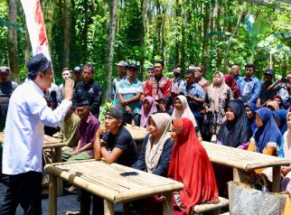 Menteri Sosial Saifullah Yusuf Saat Mengenalkan Program Digitalisasi Bansos di Banyuwangi pada Oktober 2025 lalu