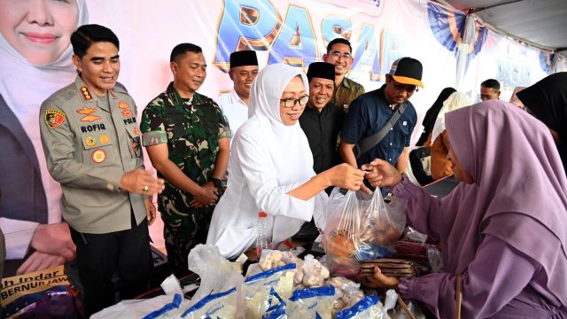 Kapolresta Banyuwangi dan Dandim 0825 Tinjau Pasar Murah di KMP Lateng