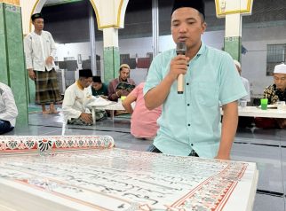 Al-Qur’an raksasa berukuran satu meter yang kini dimanfaatkan sebagai sarana tadaru