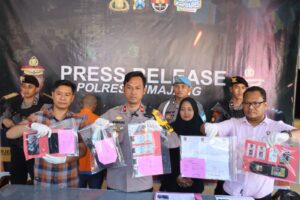 lsm kpk ditangkap polres lumajang