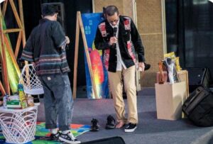 Sandiaga Salahuddin Uno mengapresiasi inovasi sepatu dari barang bekas