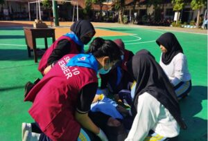 SIMULASI KEBAKARAN PMR MADYA SMPN 10 JEMBER