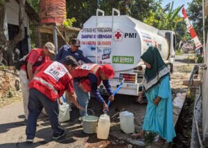 PMI Jember suplai Air bersih di Jember