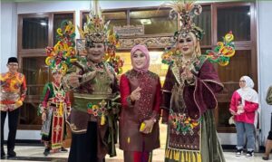 Kajati Jatim Dr. Mia Amiati, SH, MH Hadiri Jember Fashion Carnaval 2023
