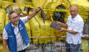 Menteri UKM Teten Masduki bersama Mendag Zulkifli Hasan