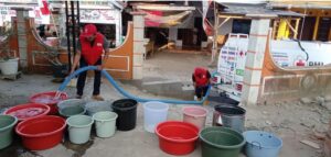bantuan air bersih dari PMI bagi warga kekeringan