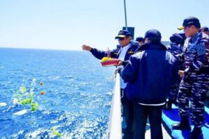 mahfud md tabur bunga di selat bali