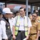 ridwan Kamil mendampingi Menkomarves Luhut Pandjaitan di TPST dekat sungai Citarum Bandung