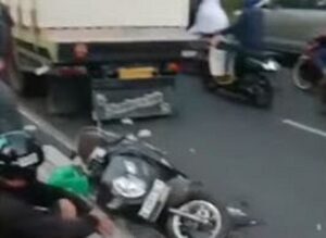 truk tabrak motor lawan arah di lenteng agung
