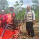 Babinsa Tunjung Mendampingi Penyaluran Air Bersih dari BPBD Lumajang