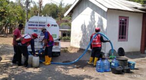 PMI Jember Telah Distribusikan 60.000 Liter Air Bersih