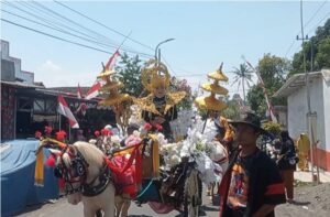 Peringati HUT RI, Pemdes Cakru Gelar Karnaval