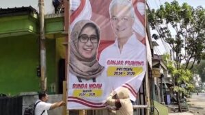 Banner Kontroversial dengan Foto Ganjar Pranowo dan Indah Amperawati Muncul di Lumajang