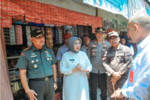 Dandim Lumajang dan Forkopimda Tinjau Pasar Tradisional untuk Memantau Stabilitas Harga Sembako