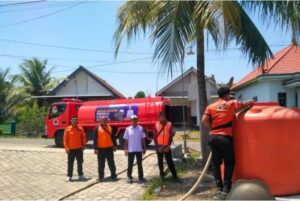 Distribusi Air Bersih di Banyuwangi untuk Mengatasi Kekeringan Akibat Musim Kemarau Panjang