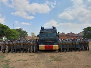Polres Lumajang Menggelar Simulasi Sispam Kota Menjelang Pemilu 2024
