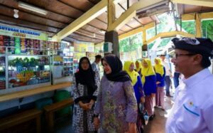 PLN UP3 Banyuwangi Pasang Instalasi Listrik Gratis untuk Dukung Pelaku UMKM