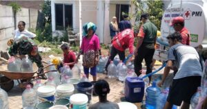 PMI Bagikan 390 ribu Liter Air bersih