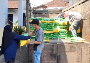 Pemerintah Kabupaten Lumajang Gelar Operasi Pasar untuk Stabilkan Harga Beras dan Gula