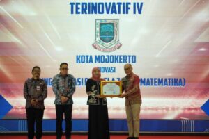 Pemkot Mojokerto Meraih Penghargaan Terinovatif IV untuk Inovasi Teknologi Pembelajaran Matematika