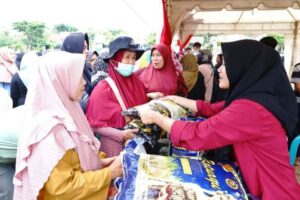 Ratusan Warga Banyuwangi Memadati Pasar Murah Peringati Hari Pangan Dunia