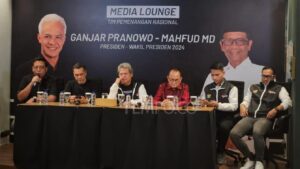 Baliho Ganjar-Mahfud Dicopot, TPN: Kami Sudah Lihat Ketidaknetralan Sejak Awal