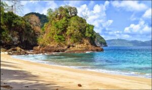 keindahan pantai teluk ijo Banyuwangi, Green Bay