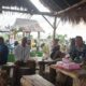 pengunjung pantai wonosari sobo banyuwangi