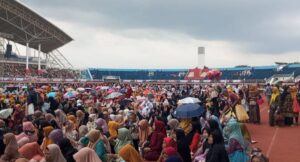 Puluhan Ribu Masyarakat Kabupaten Jember Membanjiri Stadion JSG