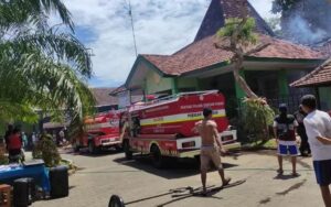 Kantor Desa Kedayunan Banyuwangi Terbakar
