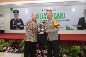 Kapolda Jawa Timur dan Civitas UM Surabaya