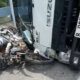 Mobil Box Tabrak Empat Motor di Jembatan Melik