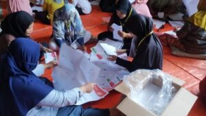 Proses Pelipatan Surat Suara di KPU Banyuwangi