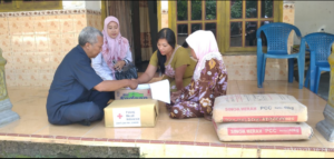 PMI Kabupaten Jember Berikan Sembako dan Material Bangunan untuk Korban Bencana Alam