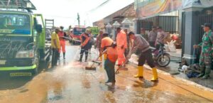 Sinergi Kepolisian, TNI, Pemerintah, dan Masyarakat Tangani Dampak Banjir di Desa Joho