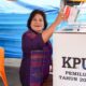 Bupati Karo, Cory Sriwaty Sebayang, Menyalurkan Hak Suaranya dalam Pemilu