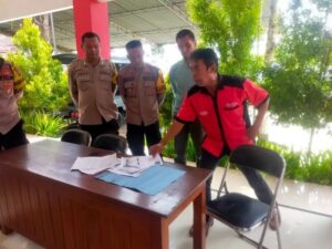 Caleg di Jember Mengamuk Gebrak Meja