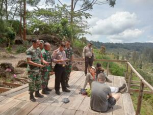 Tiga Wisatawan Asing Hendak Mendaki Gunung Sinabung